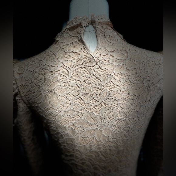 Veinfuns lace overlay long sleeve blouse/ top. Size M - Picture 6 of 10